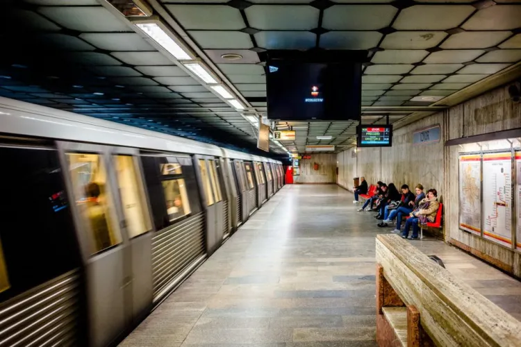 Mesajul unei tinere revoltate după ce a fost ”pârâtă” că nu poartă mască în metrou. A ajuns să fie difuzată și la TV