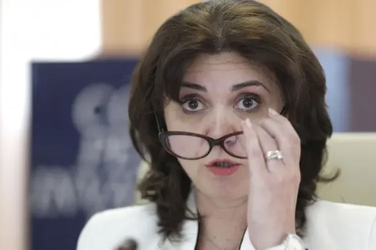 Ministrul Educației  spune că declarația -elevii din casele fără curent, pot urmări lecțiile la televizor- a fost scoasă din context