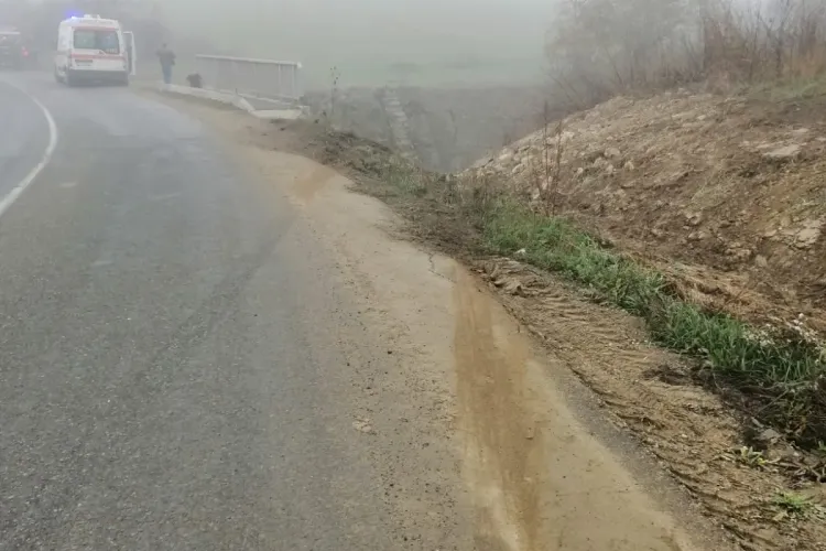 Accident cu trei victime pe un drum din Cluj. Un șofer s-a răsturnat cu mașina FOTO