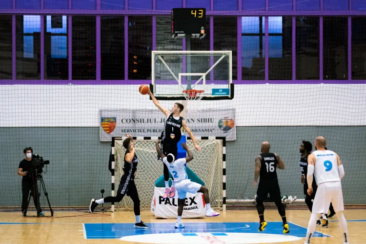 COVID la U-BT! 7 baschetbaliști și un om din staff sunt infectați cu noul coronavirus după turneul de la Sibiu