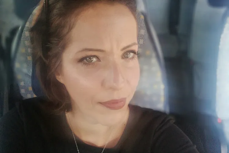 Bloggerița de turism care a făcut scandal la Cluj pentru că nu are condiții de carantinare COVID-19 este amenințată cu justiția