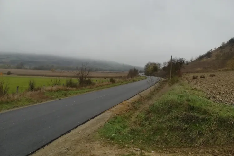 A fost asfaltat drumul județean din Fizeșu Gherlii - FOTO   