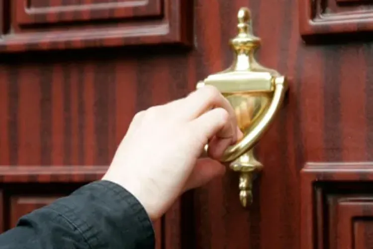 ATENȚIE cui deschideți ușa! Electrica Furnizare atrage atenția asupra unor practici înșelătoare