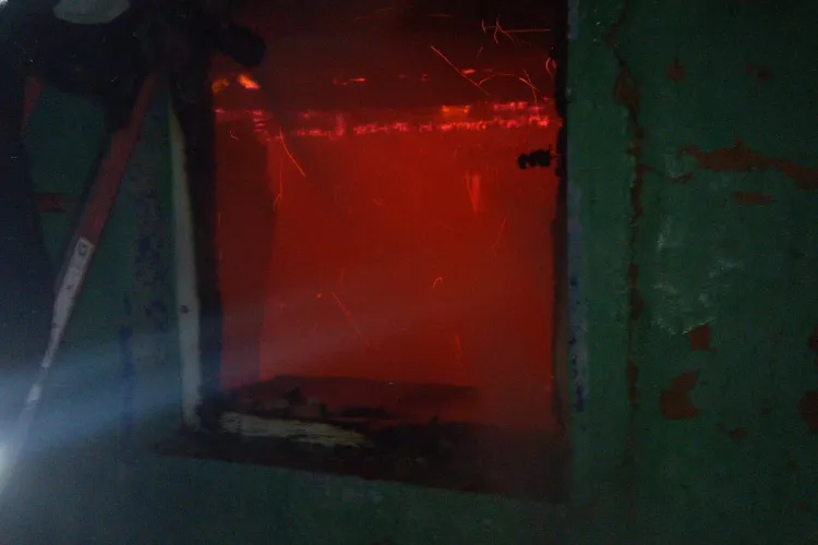 Incendiu în miezul nopții, la o casă dintr-o localitate clujeană. De la ce a pornit totul FOTO