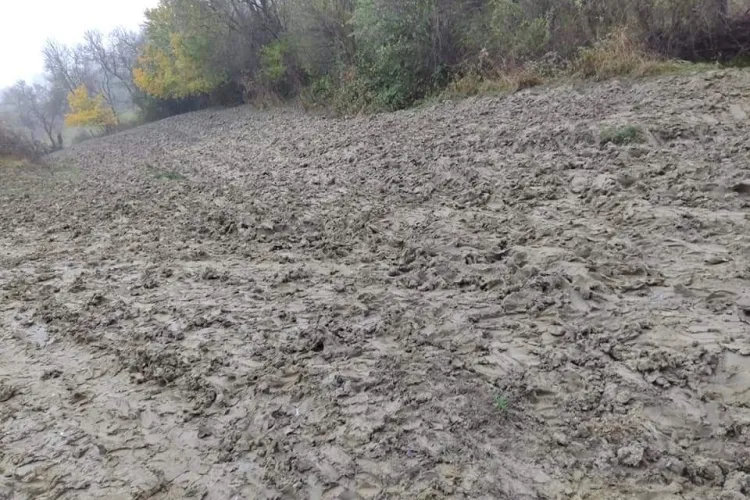 Pietruiri de drumuri pe ”interes” în satul Berindu, comuna Sânpaul: ”Am fost. Am vazut. Am rezolvat - NU SE POATE” - FOTO