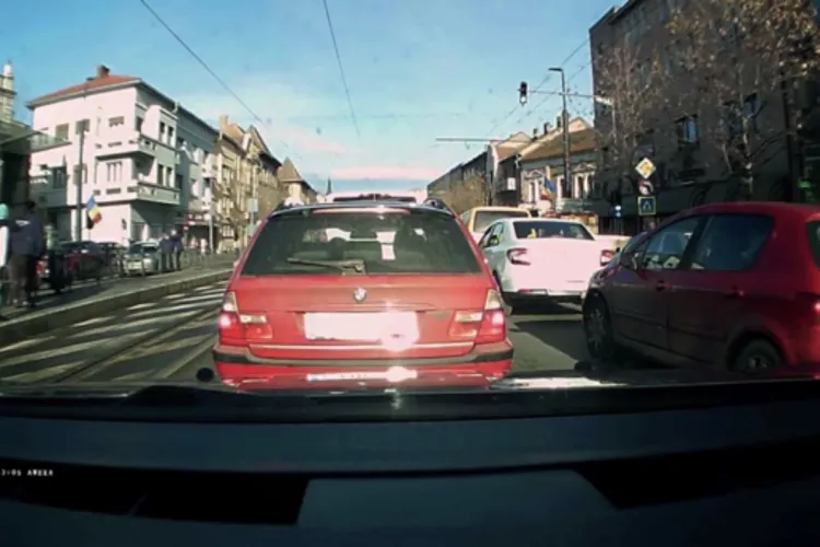 Pieton lovit de un taximetrist pe strada Horea! A fost transportat de urgență la spital FOTO/VIDEO