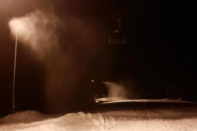 Pârtia de la Mărișel se pregătește pentru schiori. Ce prevede legislația COVID - FOTO