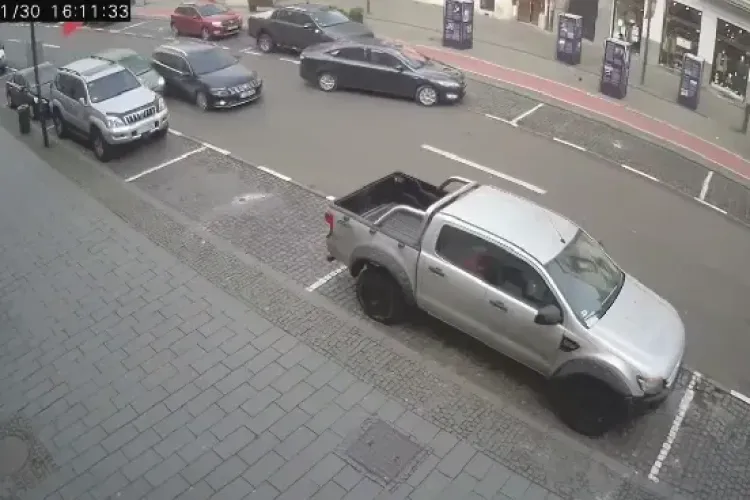 Șoferul vinovat moral pentru accidentul filmat pe Eroilor a fost prins și amendat