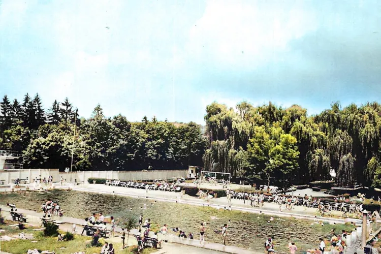 Imagine cu Ștrandul Municipal Cluj în anii 1980. Era cel mai frumos ștrand al orașului - FOTO