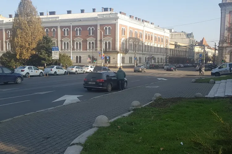 Șofer tupeist prins de poliție, după ce a fost autorul moral al unui accident pe Eroilor. Totul a fost filmat - VIDEO