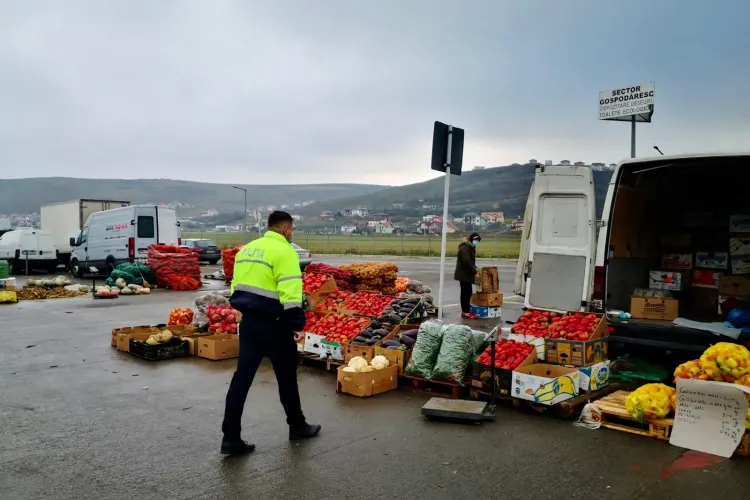 Controale în piața din Dezmir. Câte amenzi s-au dat FOTO