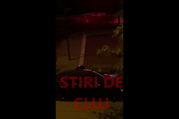 Imagini REVOLTĂTOARE cu femeia înjunghiată pe strada Scorțarilor, de față cu niște copii - VIDEO