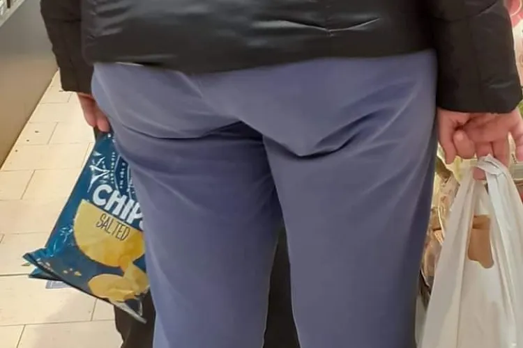 Ce a pățit un clujean care nu respecta distanța la Kaufland Manastur: ”Dacă ai auzit-o, înseamnă că nu respecți distanța” :))