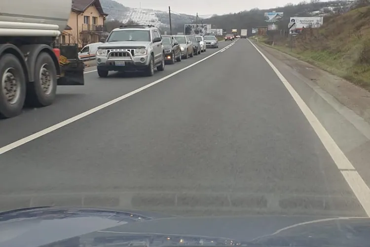 Se toarnă asfalt ”pe cele patru benzi de 200 de metri din Baciu!” Folosiți ruta alternativă dacă veniți de la Zalău