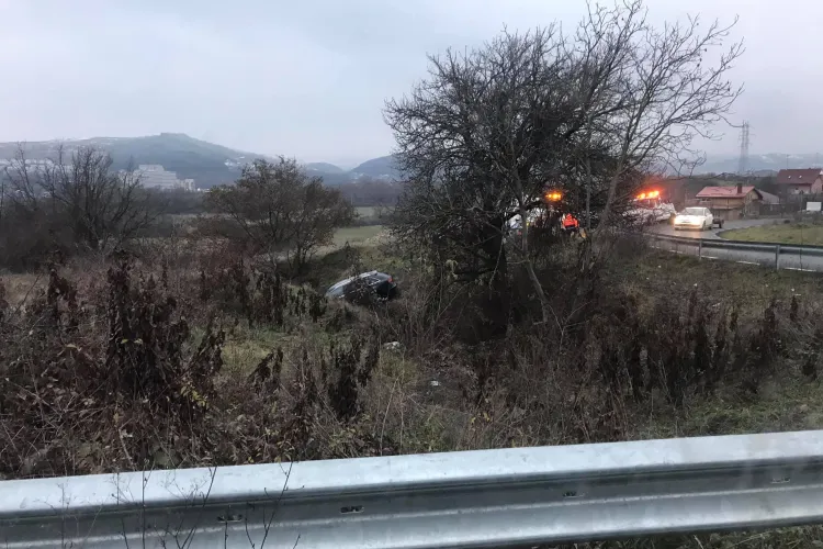 Un șofer a ieșit în decor pe centura de Nord a Floreștiului - FOTO