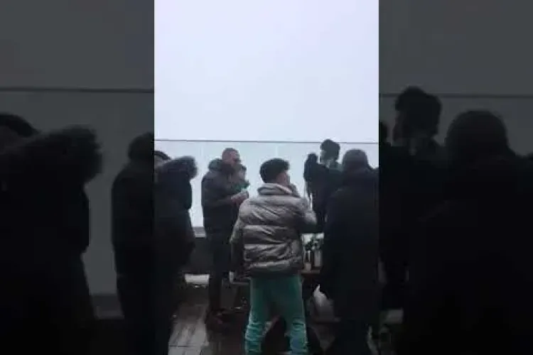 Petrecere fără nicio măsură de protecție și distanțare,în plină pandemie, în vârf de munte VIDEO