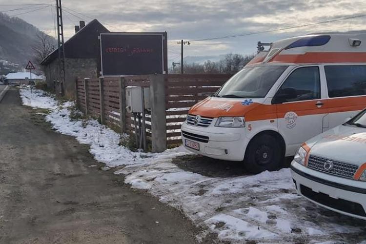 Cluj: S-a furat girofarul unei ambulanțe: ”Mă întreb ce rahat de persoană atentează la viața bolnavilor”   