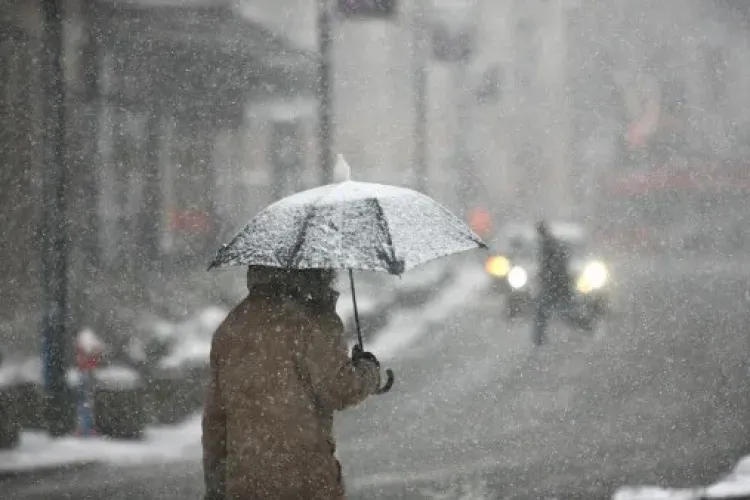 Avertisment de ploi, lapoviță și vijelii în aproape toată țara