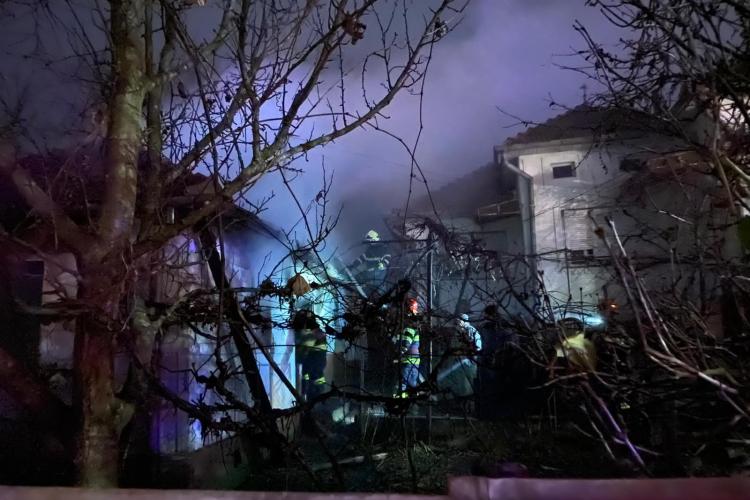 Clujean rănit în urma unui incendiu. Casa i-a fost făcută scrum FOTO/VIDEO