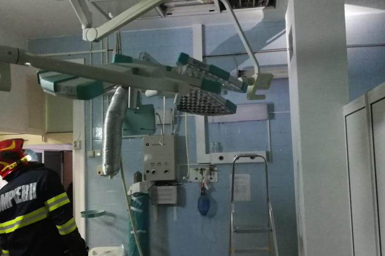 Un panou a luat foc în blocul operator al Institutului de Urologie din Cluj, în timp ce un pacient se afla în salon. Institutul nu are aviz ISU FOTO/VIDEO