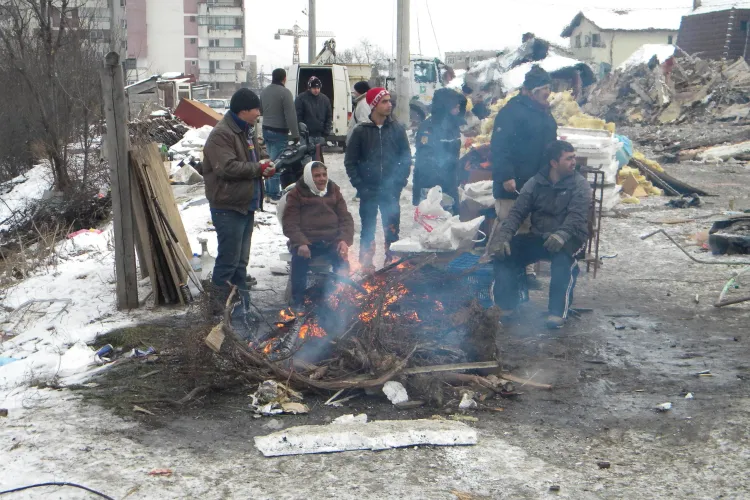 Protest in Piata Lucian Blaga impotriva mutarii tiganilor de pe strada Coastei la Pata Rat!