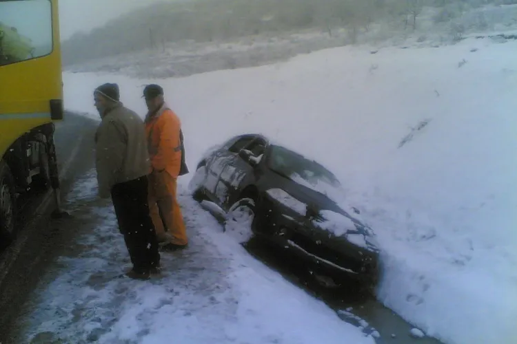 Accident in Apahida, in sensul giratoriu de la iesirea din localitate spre Gherla - FOTO