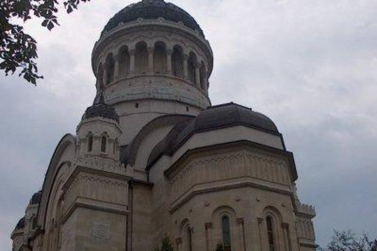 Trupul mitropolitului Clujului, IPS Bartolomeu, va fi depus luni noaptea la Catedrala Mitropolitana