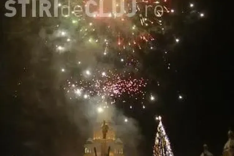 Focuri de artificii in Piata Avram Iancu din Cluj in 24 ianuarie, de Ziua Unirii Principatelor