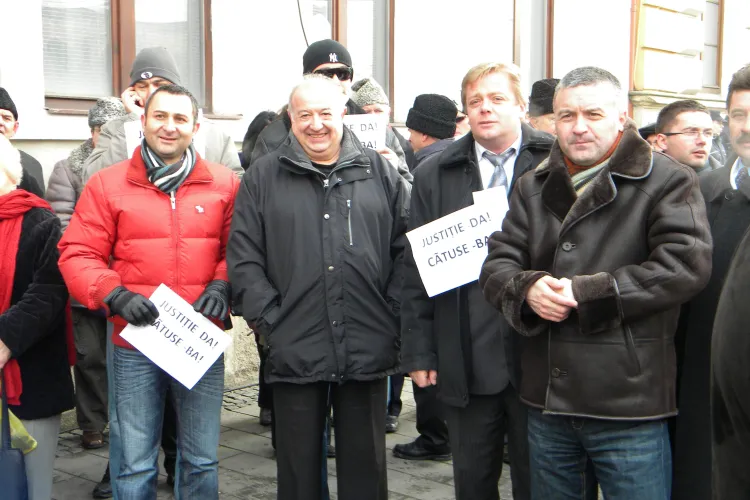 PSD -isitii au pichetat sediul PDL: "Apostu nu ne-a dat autorizatie! Daca ne amendeaza il dam in judecata!" - VIDEO si FOTO