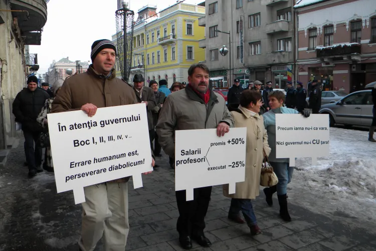 200 de clujeni au protestat pe Bulevardul Eroilor! Ei s-au alaturat actiunii demarate de Alice Rotta - VIDEO si FOTO