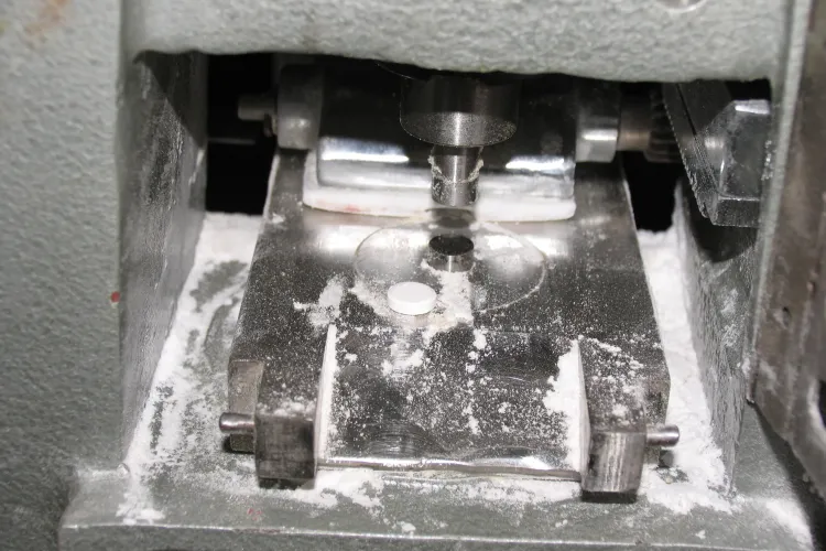 Sase persoane trimise in judecata in dosarul laboratoarelor de droguri clandestine de la Cluj si Zalau