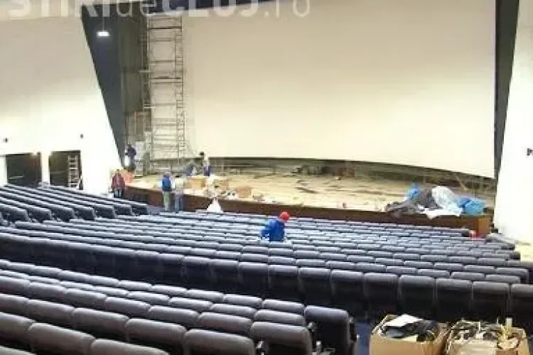 Florin Piersic a inaugurat cinematograful care ii poarta numele, calare pe un cal maro! VIDEO