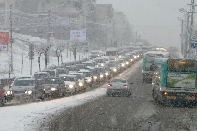 Zorilor si Gheorgheni, zona strazii Brancusi, blocate de zapada! Timp de o ora autobuzele nu au circulat