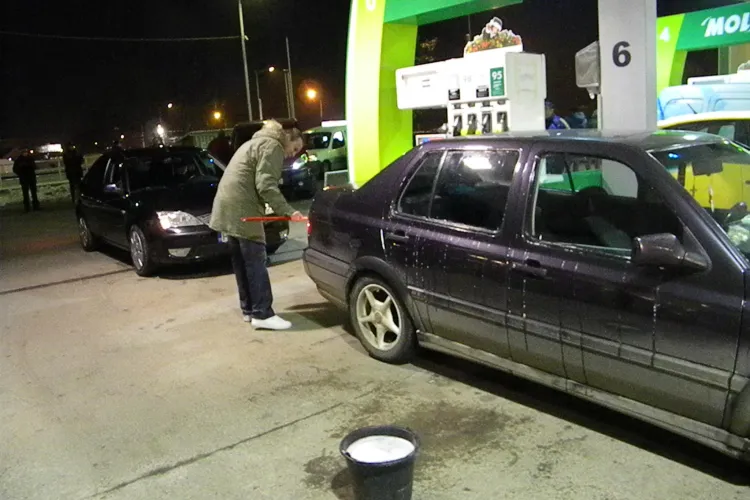 Ministerul Finantelor recunoaste ca pretul carburantilor a crescut nejustificat in ultimul an!