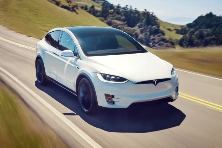 Tesla intră și în România, dar nu vorbim de mari investiții. La granița cu Ungaria, Mercedes investește masiv în electric