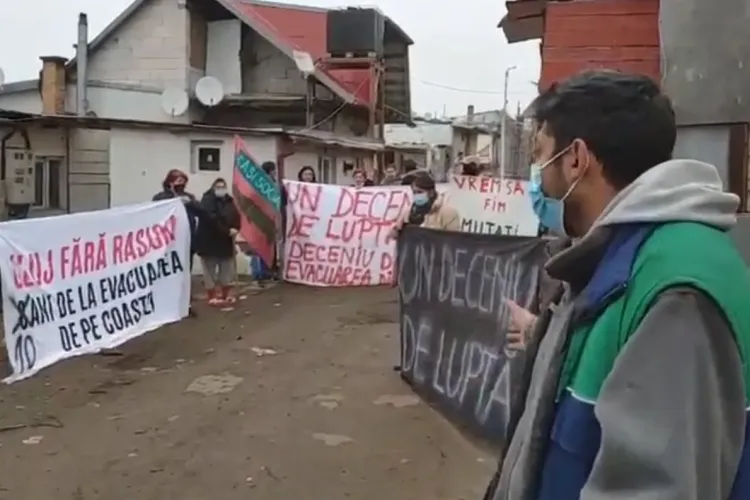 Protest la Pata Rât. Oameni cer ”căși sociale”. Romii zic că sunt victimele rasismului - VIDEO și FOTO