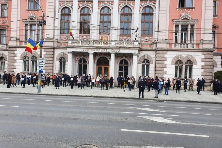 Protest la Cluj al avocaților, după ce avocatul Robert Roșu a fost condamnat la închisoare în dosarul Băneasa