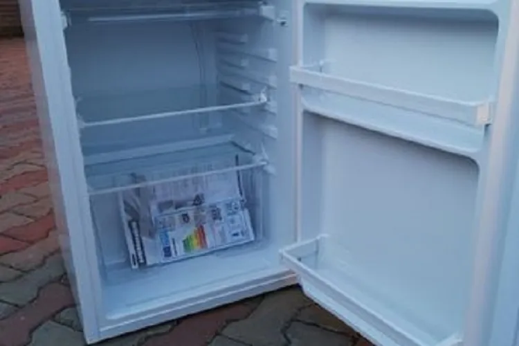 Un clujean cere autorizație pentru a descărca un frigider cumpărat de la un magazin online. Suntem sănătoși la cap?