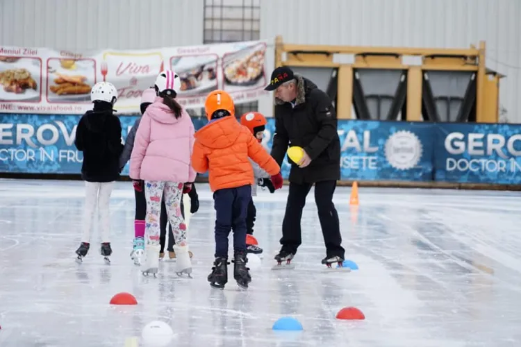 Pe patinoarul Fiesta de la Cluj au voie numai 10 oameni o dată. Vi se pare normal? Mall -urile sunt pline 