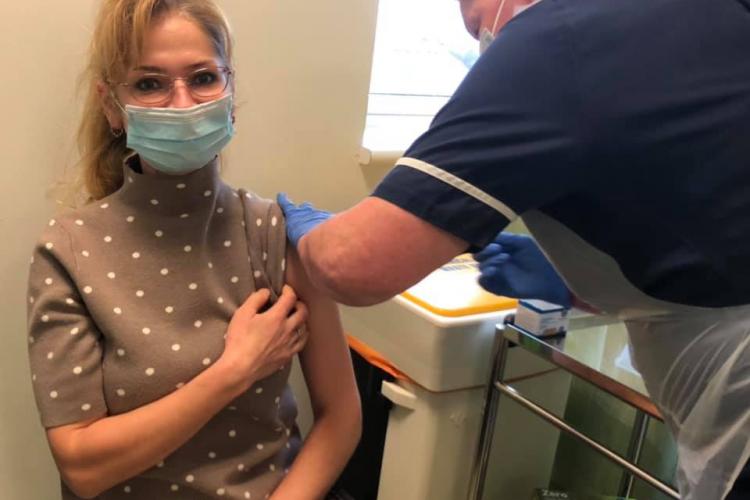 Un medic român din Marea Britanie îndeamnă la vaccinarea anti-Covid