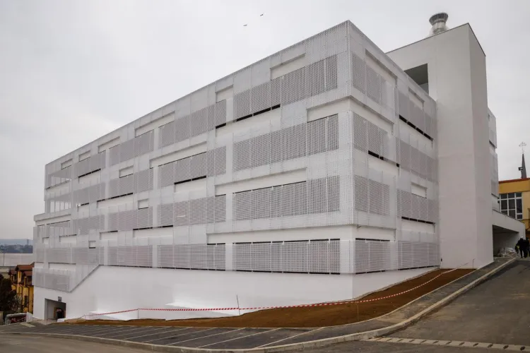 Parkingul din Hașdeu nu a fost gata la timp și se percep penalități - FOTO