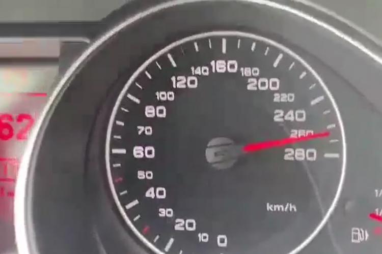 Cluj: Cu 270 km/h pe Autostrada Transilvania. Șoferul se laudă cu viteza avută - VIDEO 