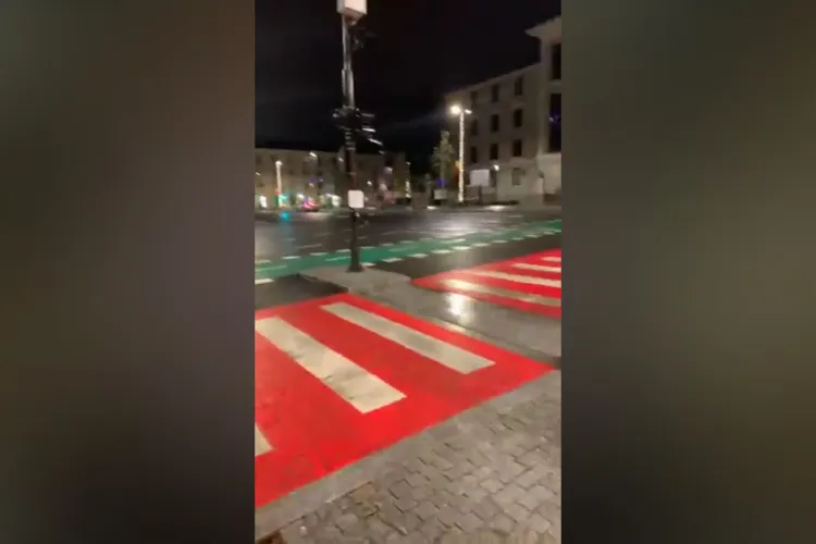 Piața Lucian Blaga arată ca în Occident, cu piste verzi și treceri de pietoni smart - FOTO