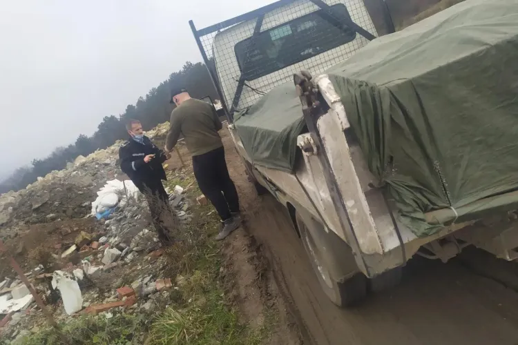 Clujean făcut de râs de Emil Boc. L-a prins în flagrant cum arunca deșeuri pe strada Pomet - FOTO