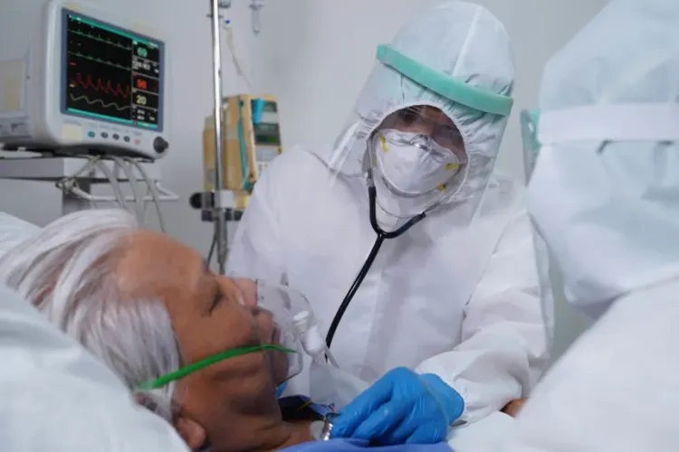 Un medic atrage atenția că testăm prea puțin: Sistemul sanitar este copleșit și nu mai reușește să facă față