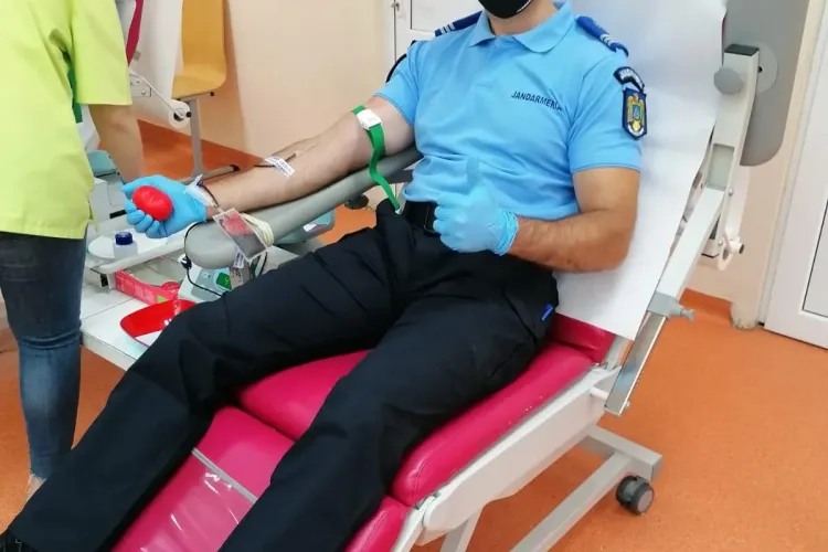 Un jandarm clujean a donat plasmă     