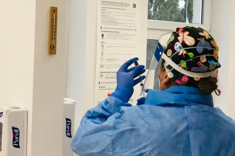 Medicii de familie primesc un bonus, dacă îi conving pe oameni să se vaccineze