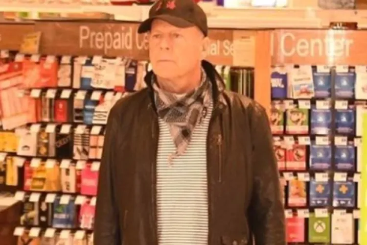 Bruce Willis, dat afară din farmacie pentru că a refuzat să poarte mască