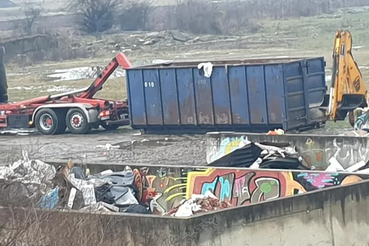 Floreștenii au fost surprinși să vadă că se adună deșeurile - FOTO