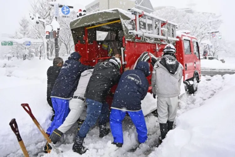 Iarna lovește din plin! Opt morți și cel puțin 240 de răniți în urma unei furtuni de iarnă în Japonia